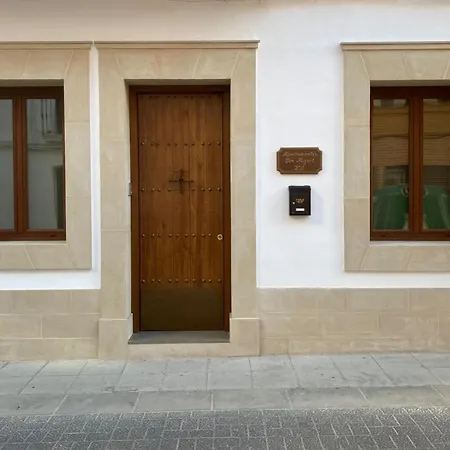 La De San Miguel Alloggio in famiglia Andújar